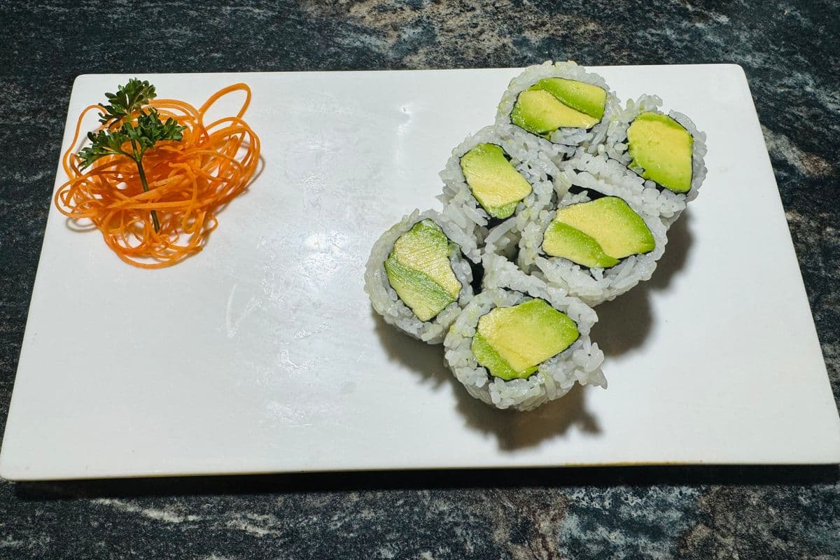Avocado Roll (6 pcs)