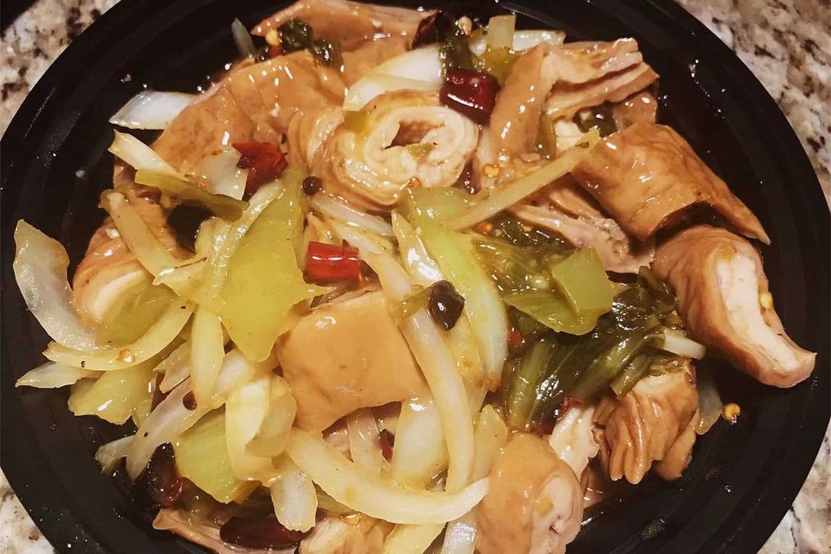 7. Sauted Pickled Vegetables with Pork Intestines. 泡椒肥肠