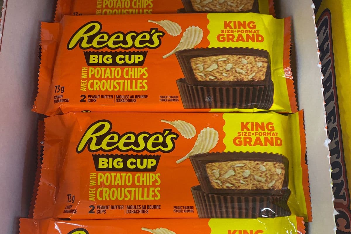 Reese big cup potato chips (73g) (370 Cal)