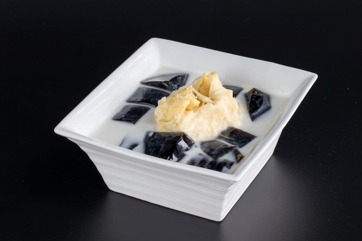 Black Grass Jelly with Durian and Coconut Milk 榴槤仙草