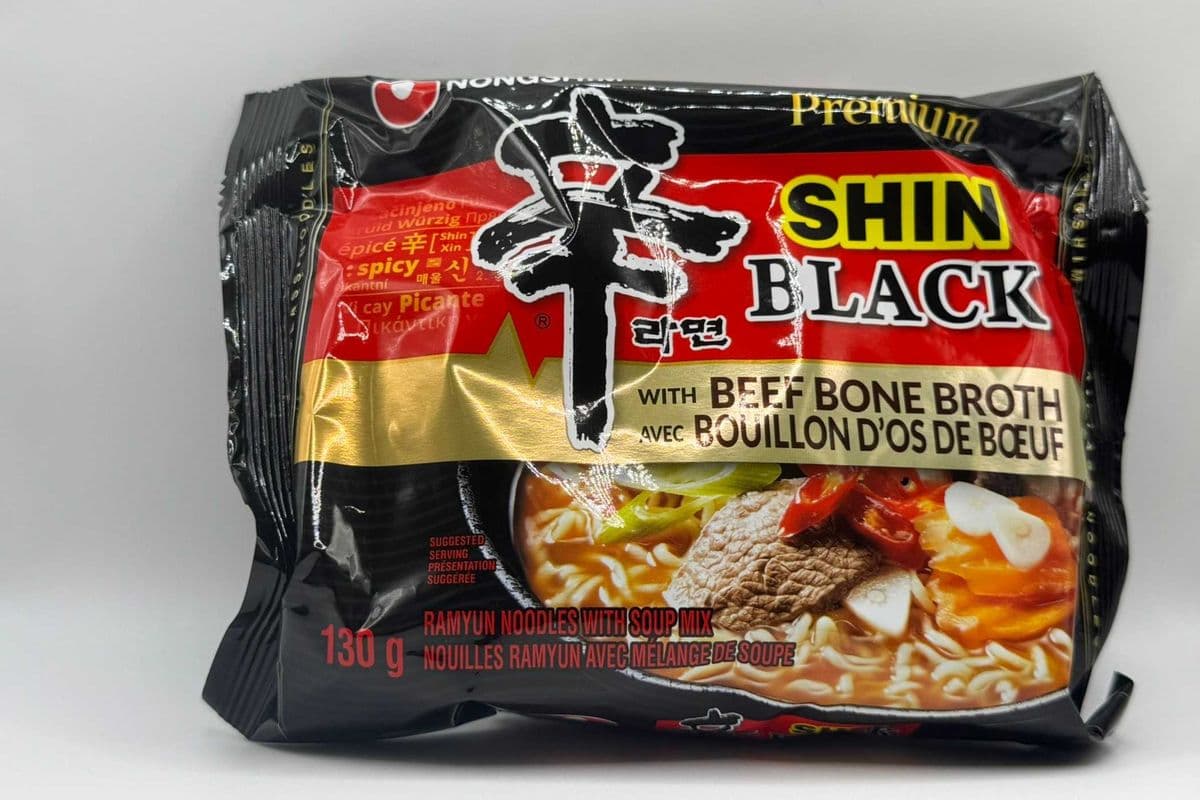 Shin Black Bouillon de Boeuf (130 g)
