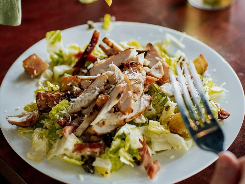 Cœur de romaine César au poulet / Chicken Caesar-style romaine heart
