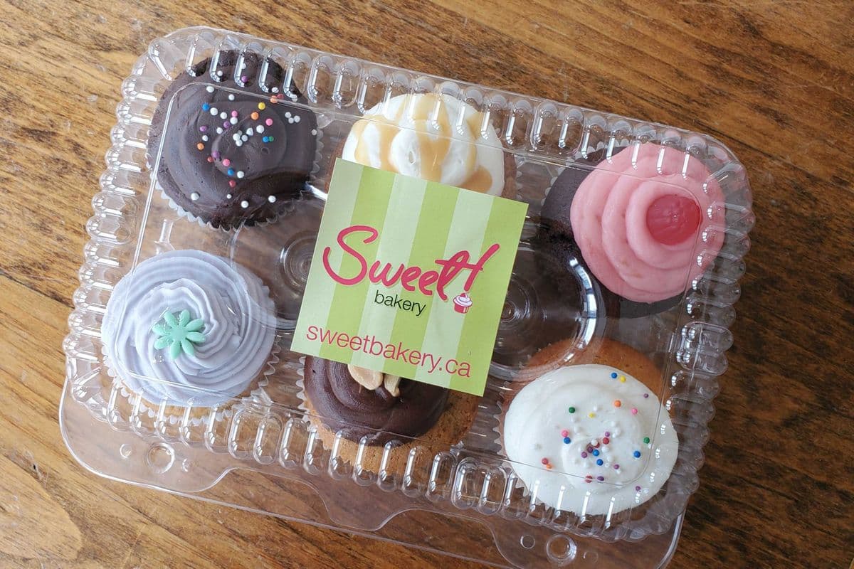 Assorted Half Dozen Regular Cupcakes