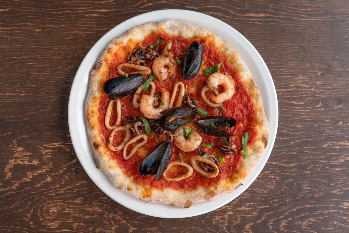 Extra grande pizza Il Pescatore / Extra Large Il Pescatore Pizza