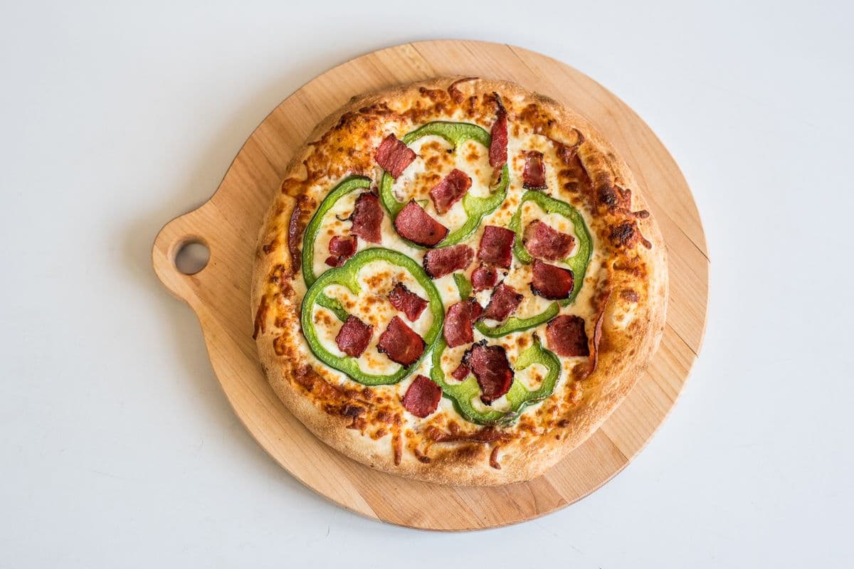 1 Pizza du Chef (18") /1 Chef's Pizza (18")