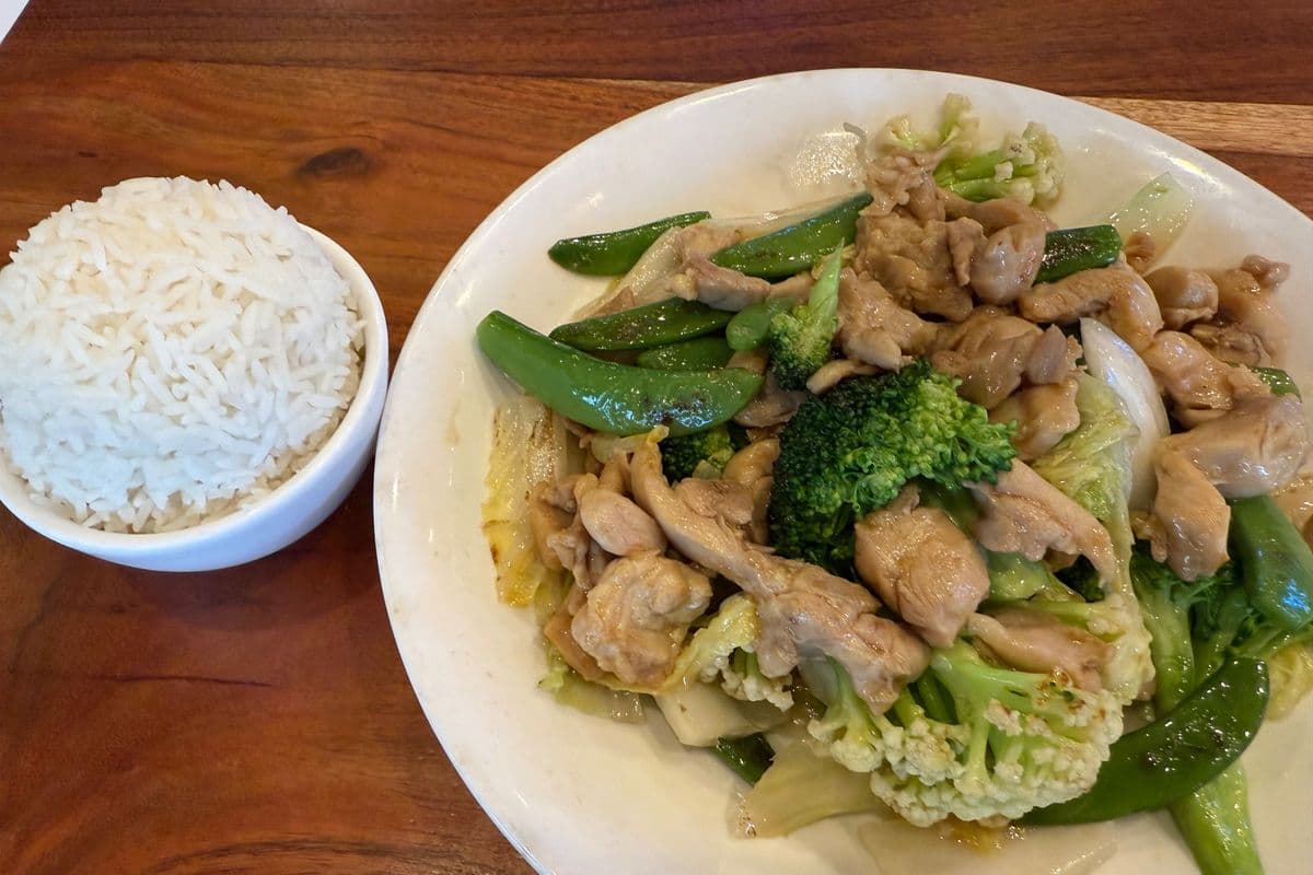Chicken & Mushroom on Rice 黒椒野菌雞球飯