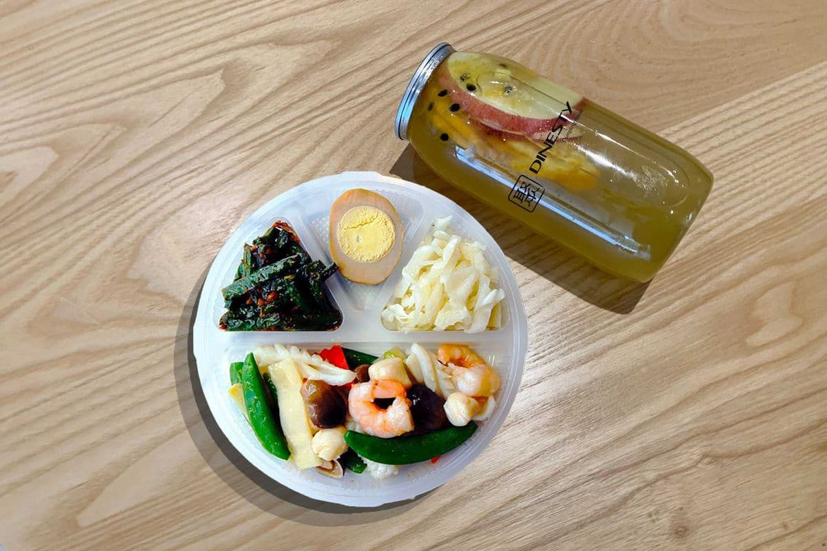 Stir Fried Shrimp,Scallop & Squid Bento Box 炒三鮮便當