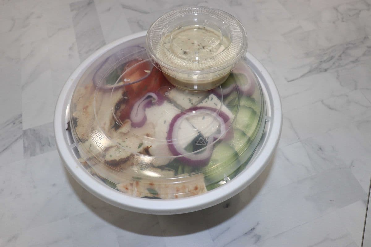 Grilled chicken salad / Salade de poulet grillé