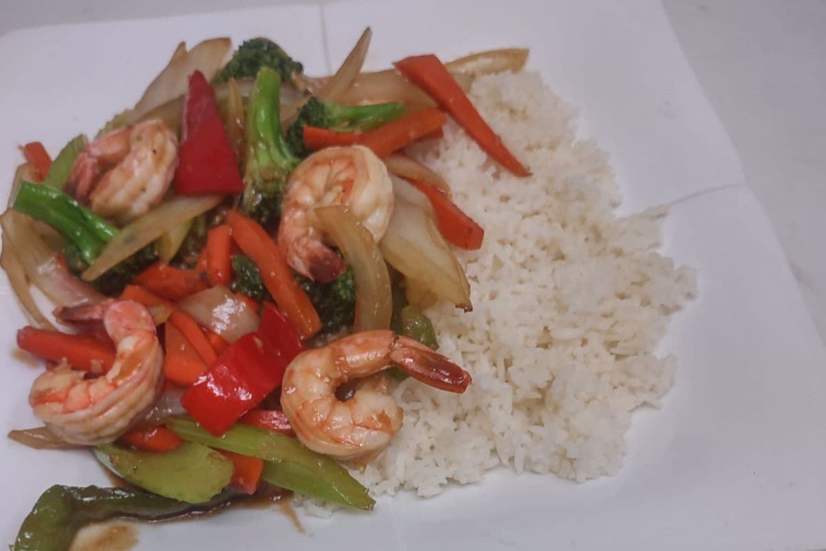 52. Stir Fried Shrimp with Vegetables on Steamed Rice