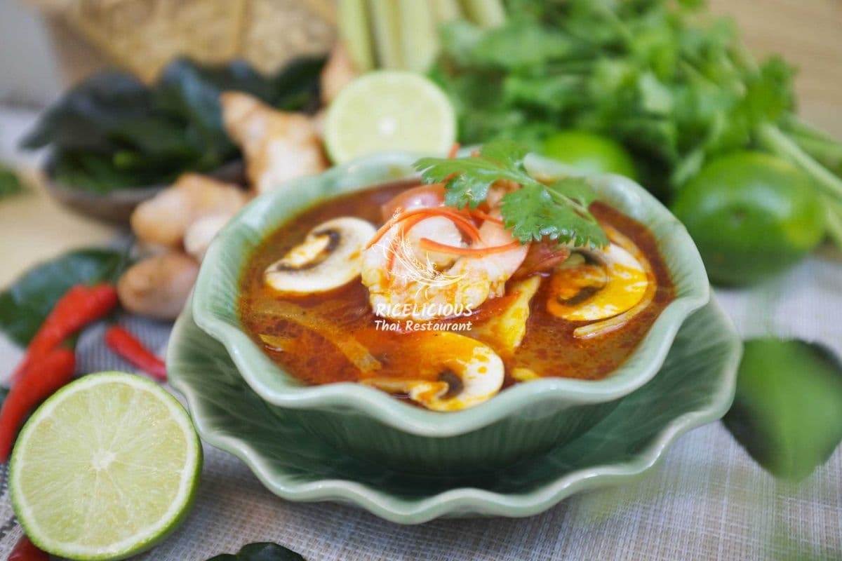 S1. Lemongrass Soup (Tom Yum)