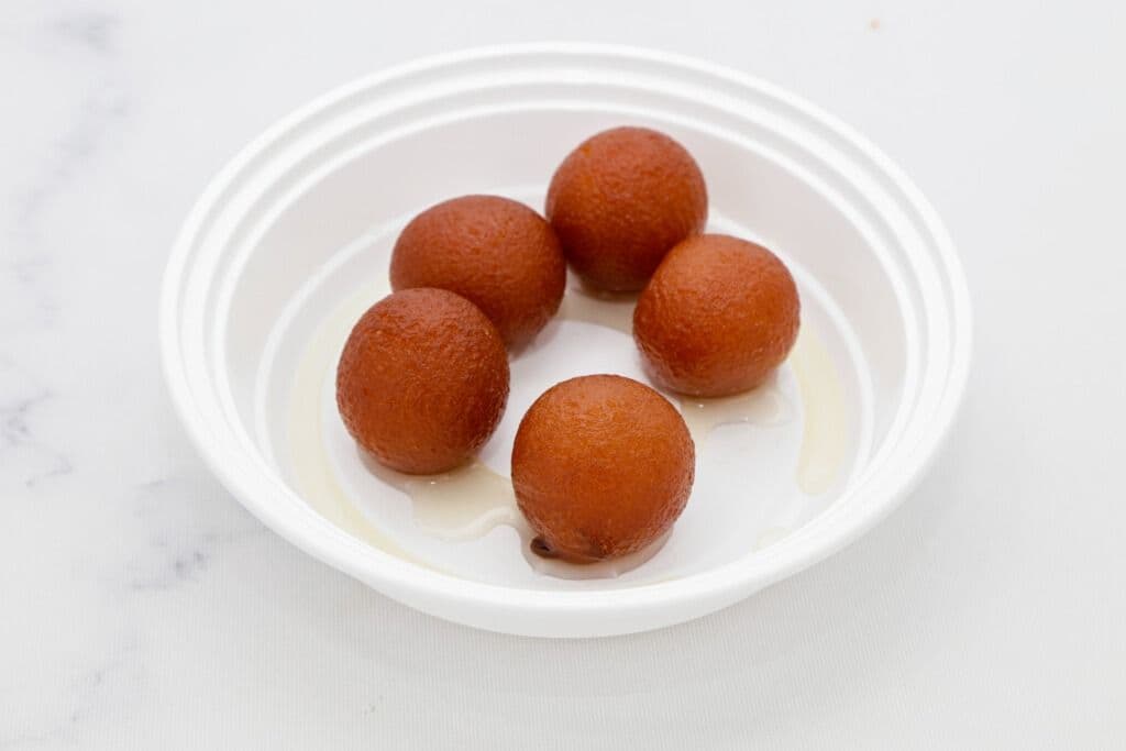 Gulab Jamun (8 pcs)
