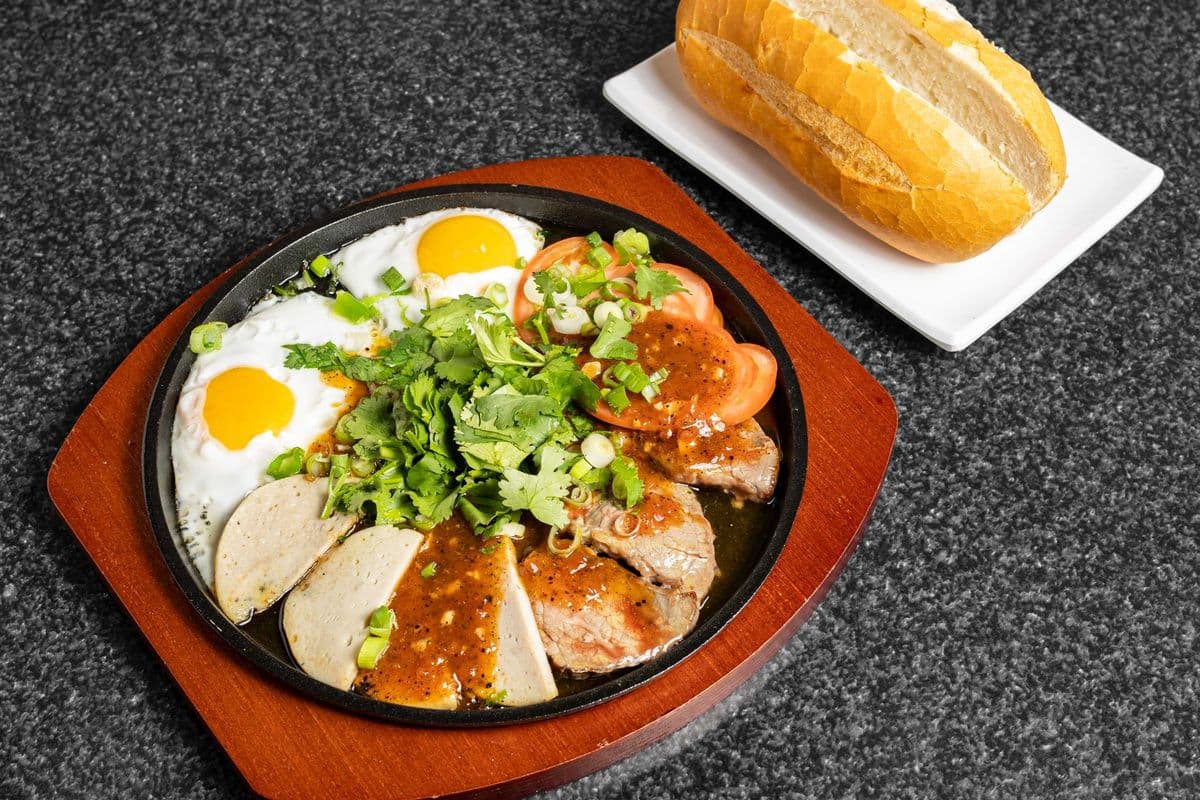 3.2 Special Skiller Bread / Bánh Mì Chao Dac Biet
