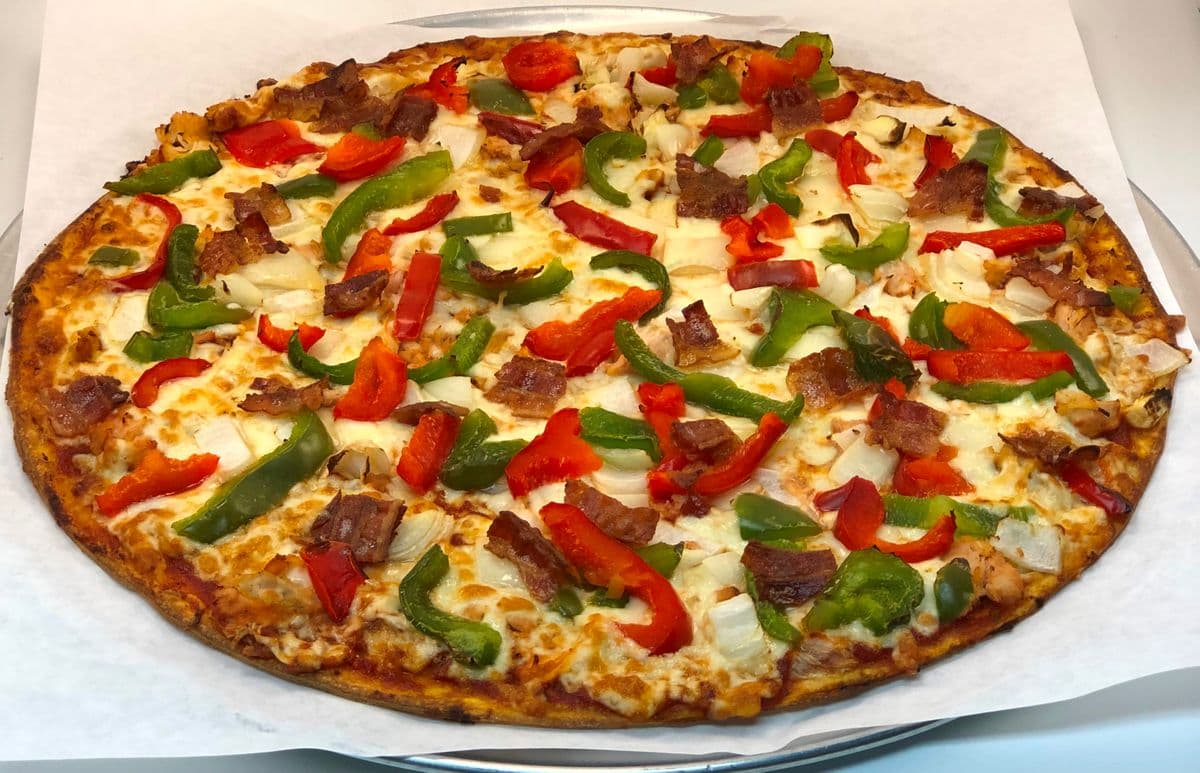 12" Medium Deluxe Chicken Pizza