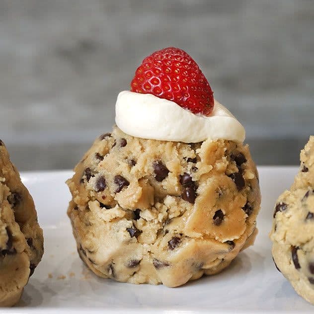 Cookie Dough Scoop - Strawberries & Cream