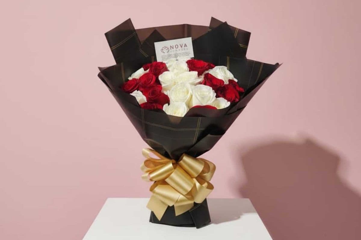 20 Red and white rose bouquet
