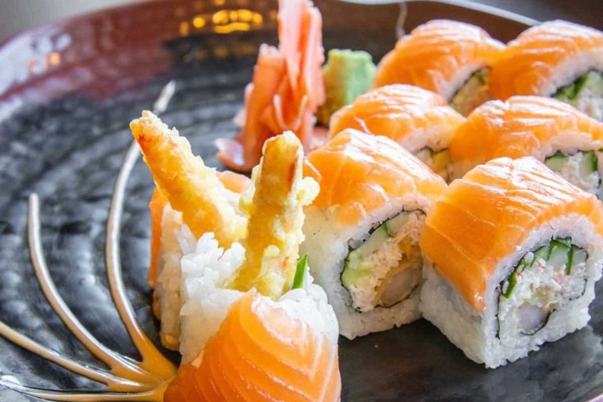 Salmon Tempura Roll (8 pcs)