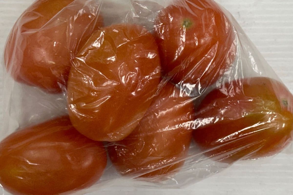 Roma Tomatoes $2.49/Lb (1 lb)