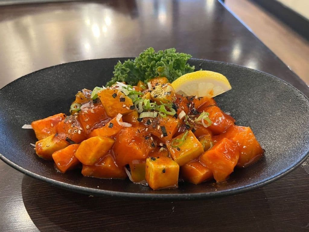 Half Size Spicy Salmon Sashimi