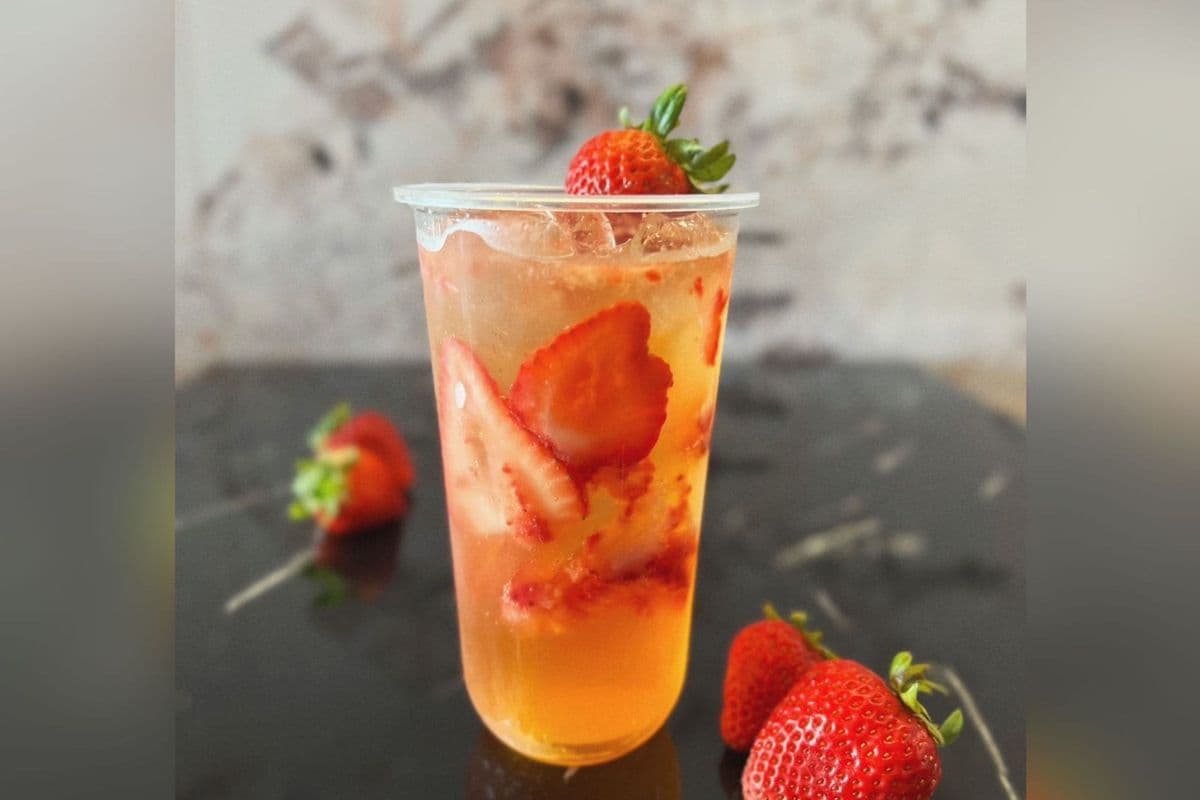 S2.Peach and Strawberry Sparkling Fruit Tea