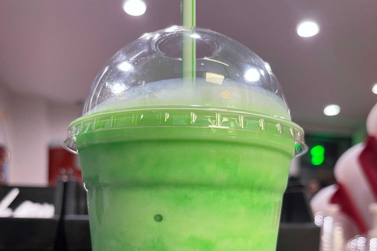 Pistachio Milkshake (16 oz)
