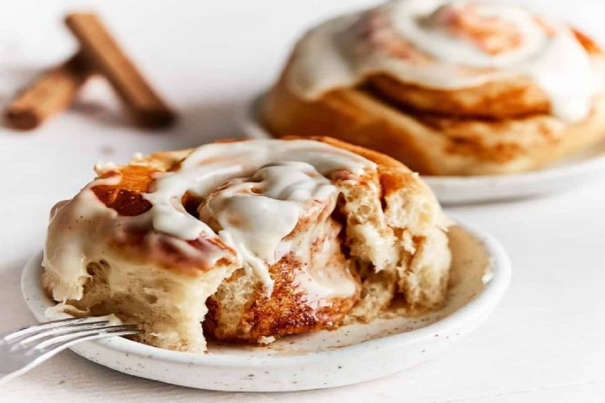 Day & Night Deep-Fried Homemade Fresh Cinnamon Bun