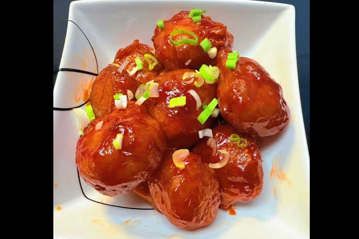 09. Sweet & Sour Chicken Balls 甜酸雞球