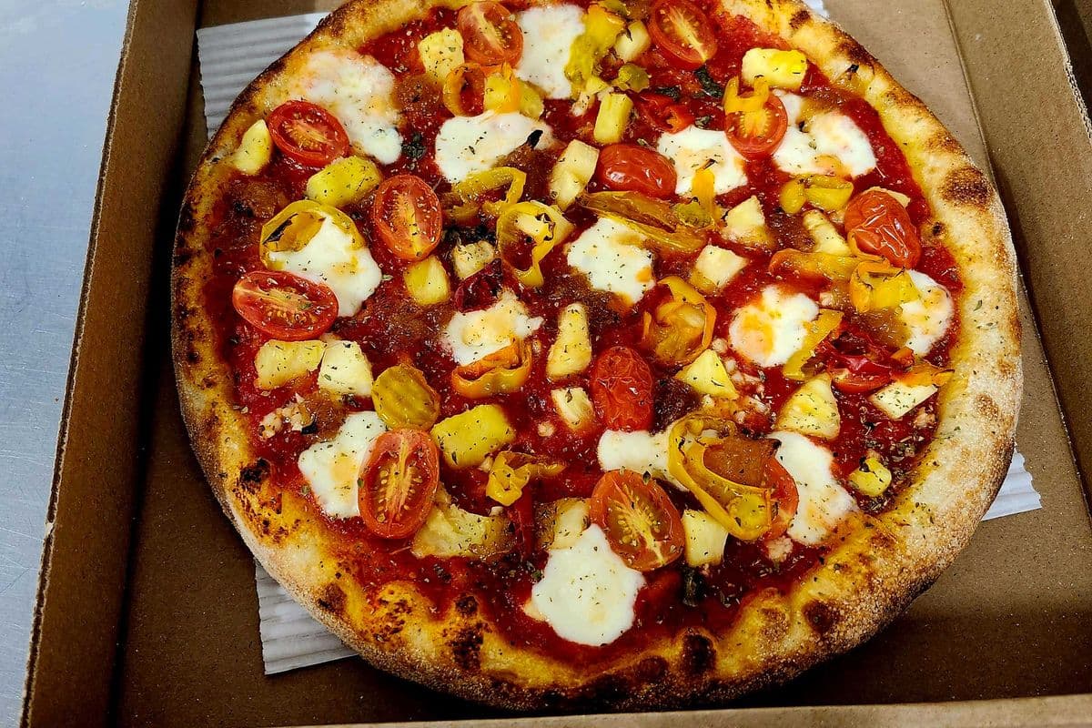 28. 16" Extra Large Tropea Pizza