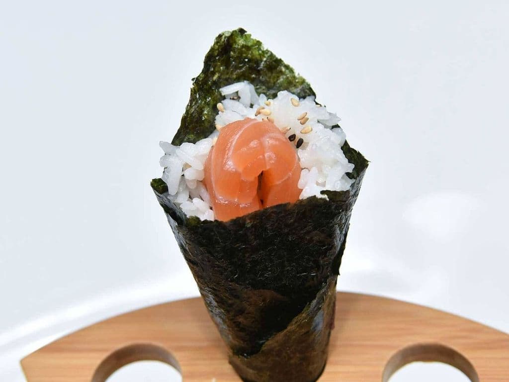 Salmon Hand Roll
