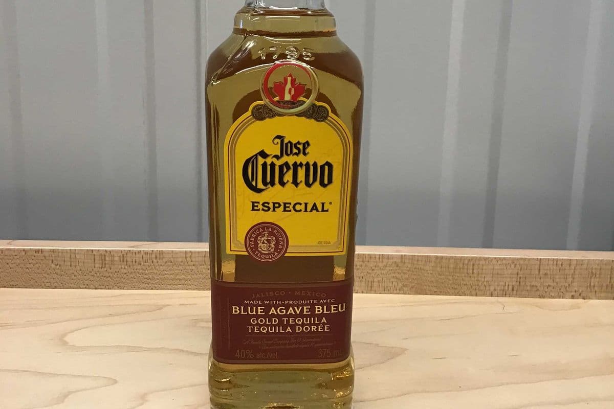 Jose Cuervo Especial Gold Tequila (1 x 375 ml)