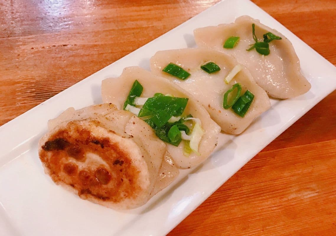 Fried Dumpling with Pork and Napa (4 pcs) 鲜肉锅贴