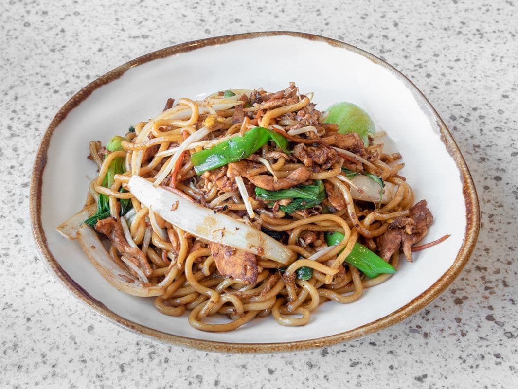 T18. Stir-Fried U. Dong Noodles in Soya Sauce