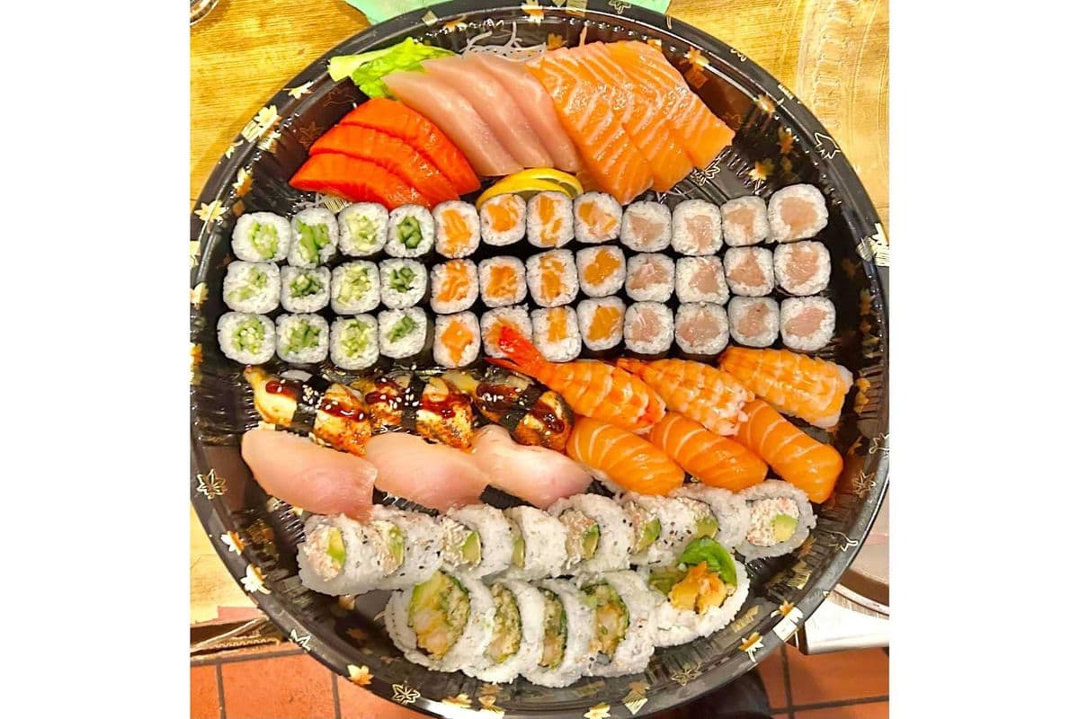 Sashimi and Sushi Tray (70 pcs)
