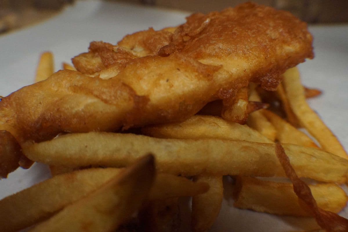 pollock(1 pc) and chips with one side and one pop