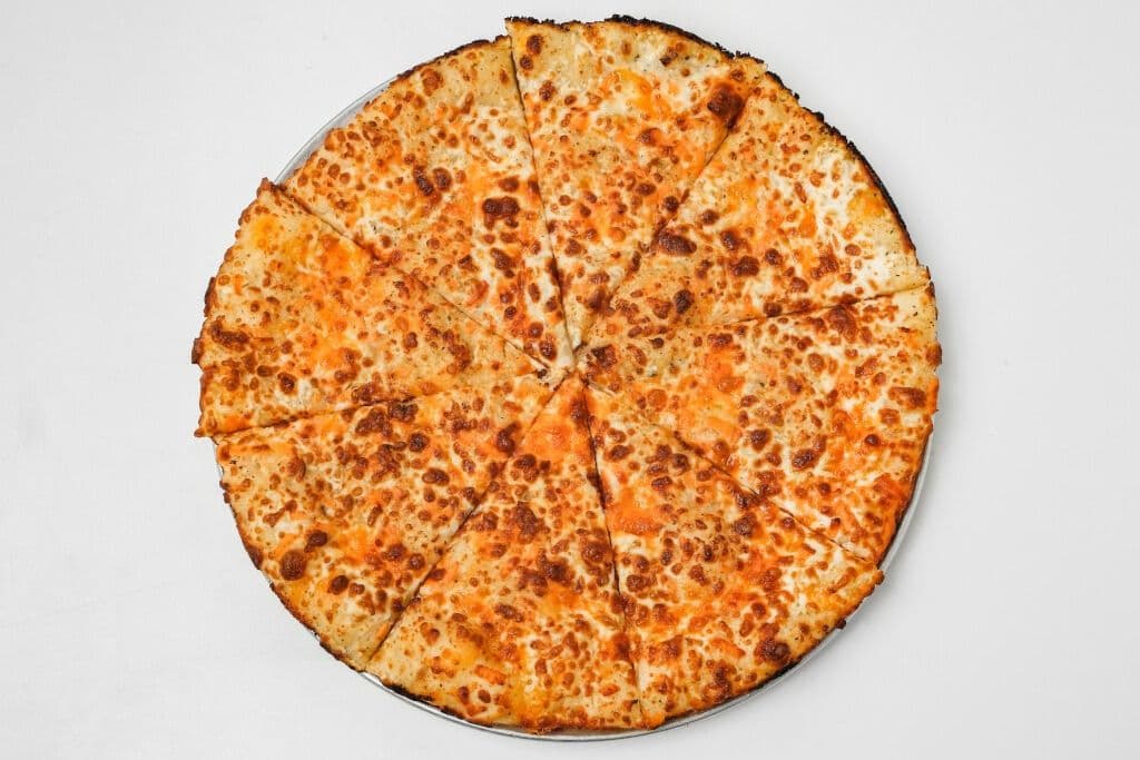 🧀 Cheesy Crunch Pizza