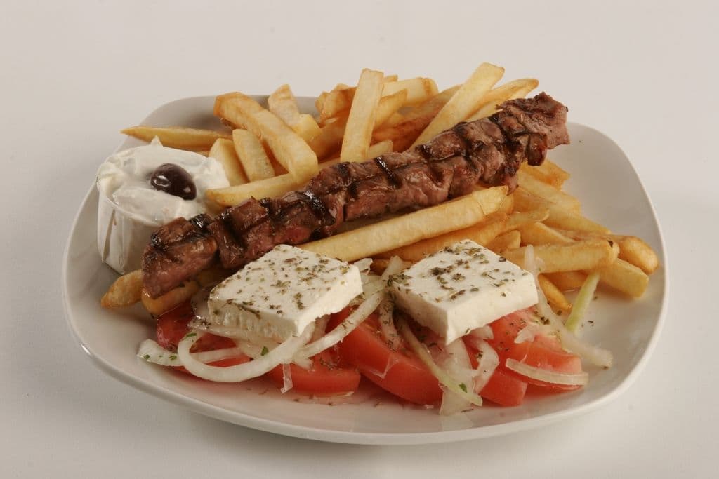 Assiette souvlaki à l'agneau / Lamb Souvlaki Plate
