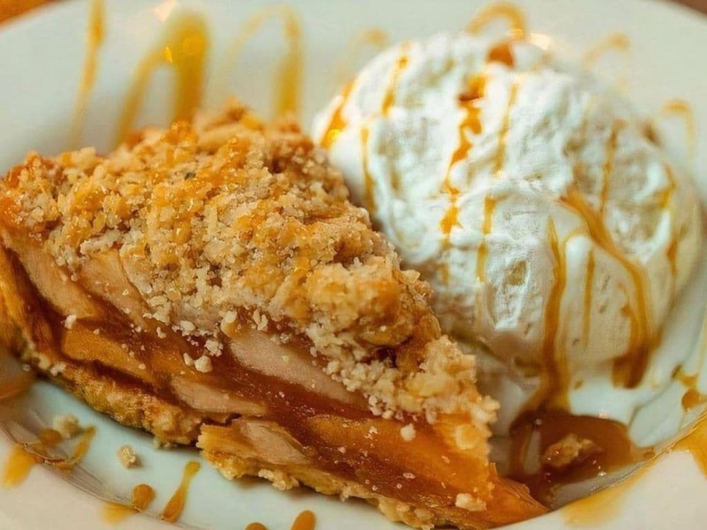 CROUSTADE AUX POMMES/ APPLE PIE