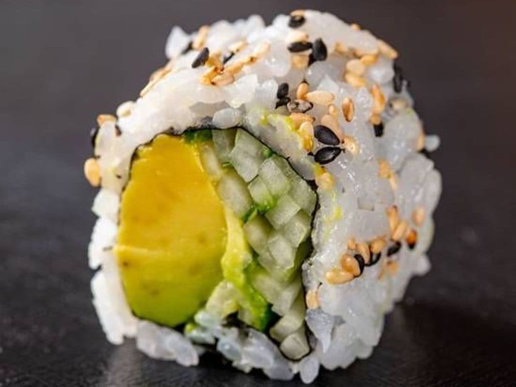 Avocado Cucumber Roll (8pcs)