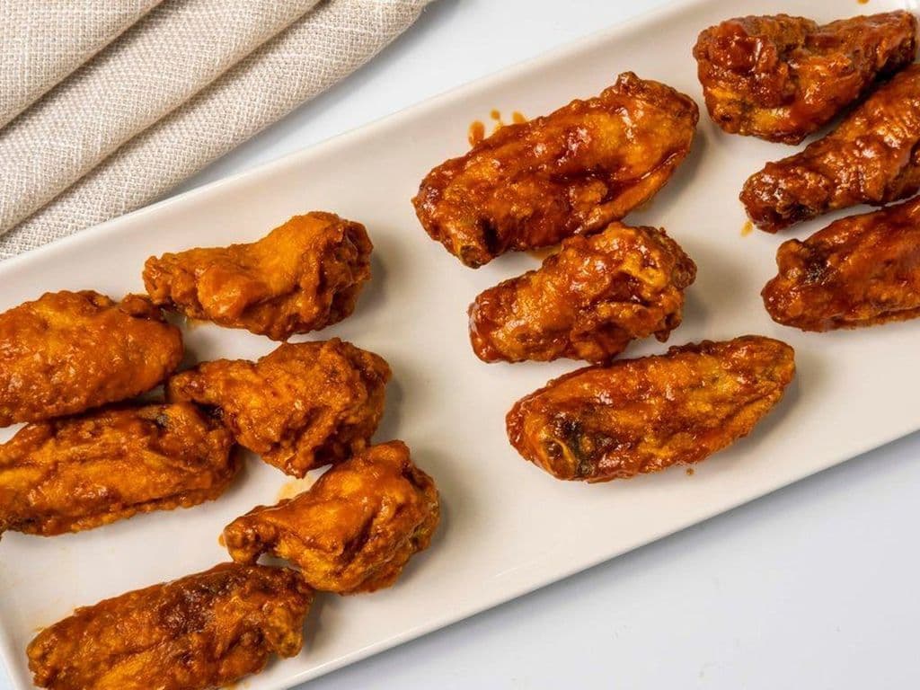 18. Chicken Wings (6 Pcs) and Rice With Canned Pop (355 mL)