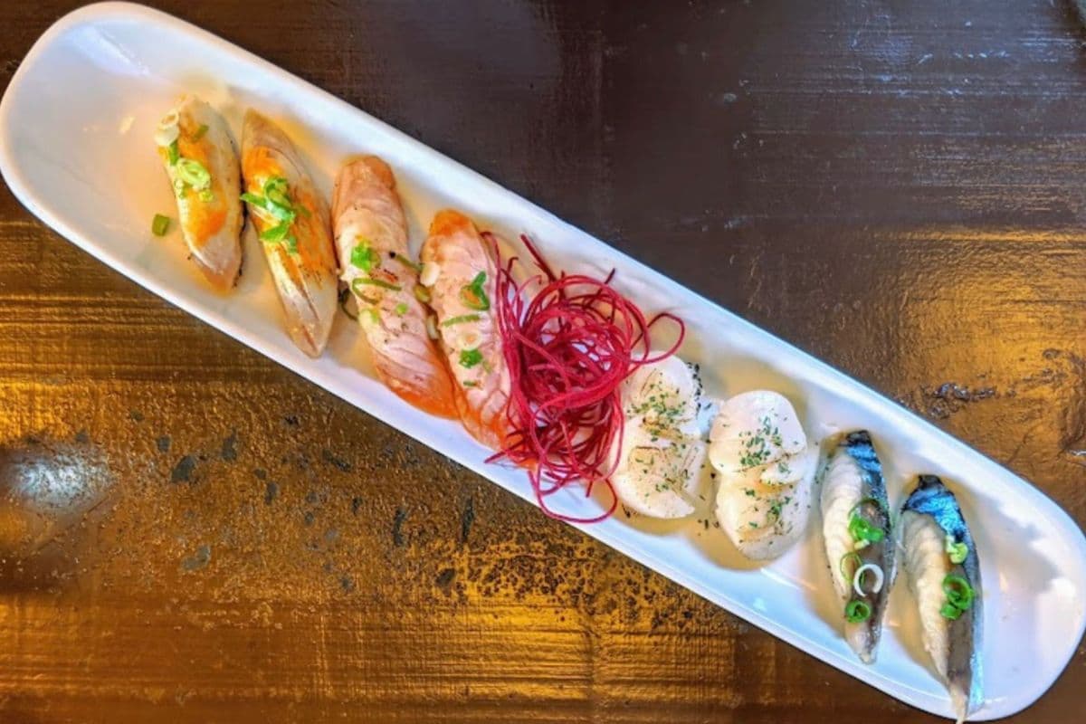 Assorted Aburi Nigiri (8 pcs)