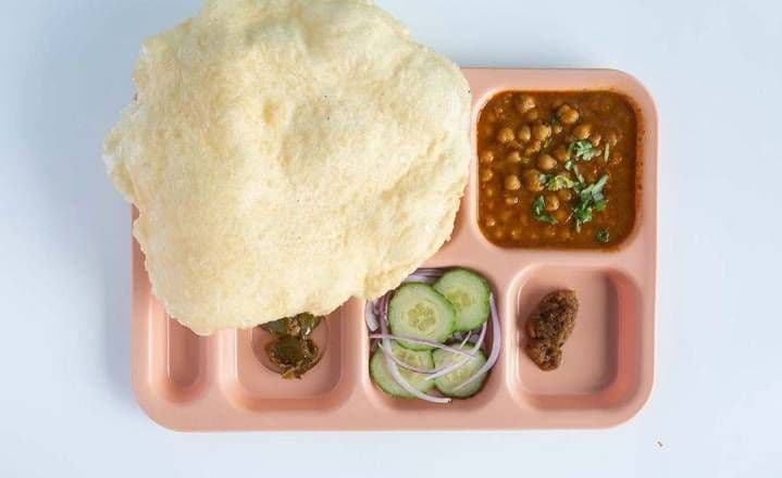 Chana Bhatura (2 Pieces Per Plate)