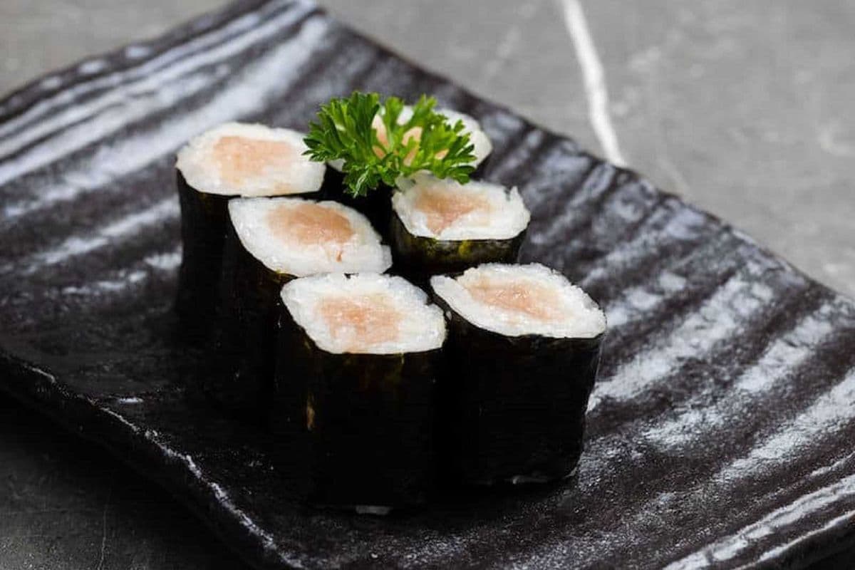 Tuna Roll - Maki Sushi