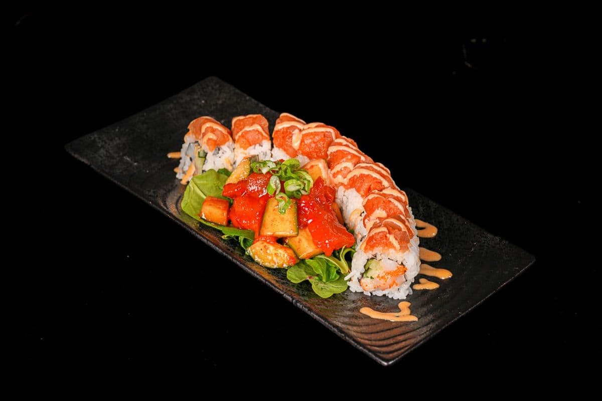 Red Wave Roll and Spicy Tuna Sashimi (8 pcs)