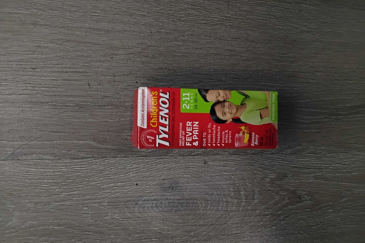 Children's Tylenol fever & pain banana berry 2-11 year (100ml)