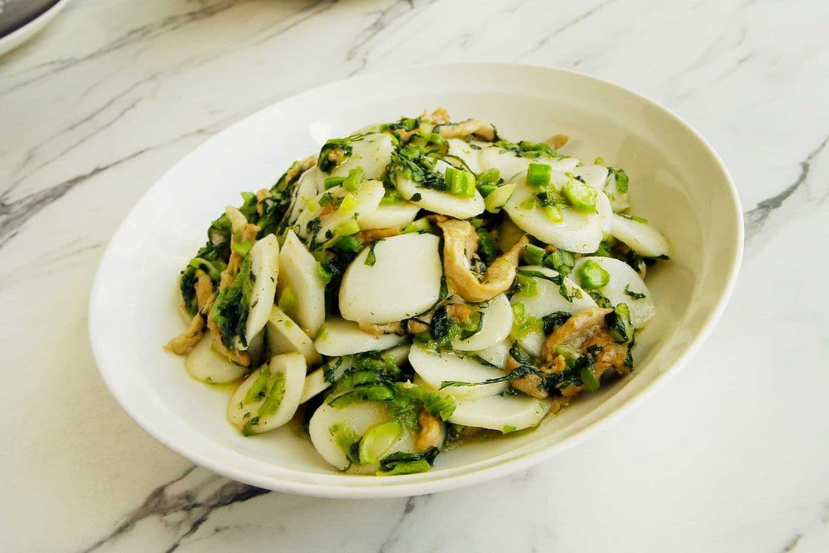 Stir Fried Rice Cake with Salted Vegetable and chicken 雪菜炒年糕(雞)