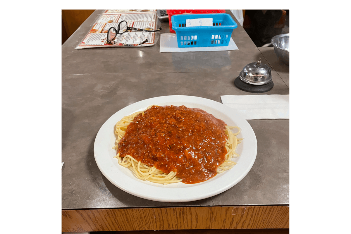 Pâtes avec de la sauce à la viande