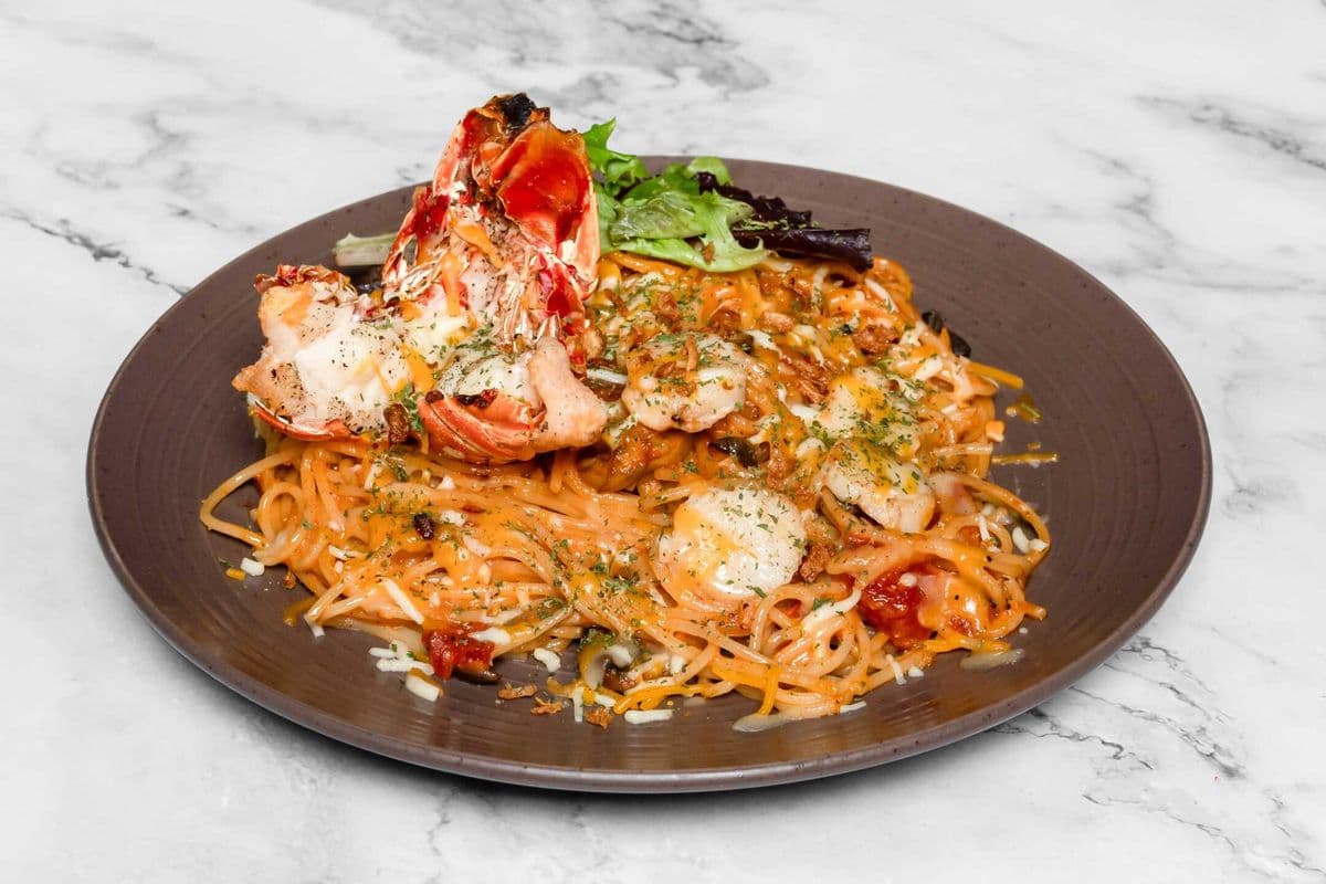Un35 Lobster , Scallops , and Cheese on Spaghetti 龙虾带子芝士焗意面