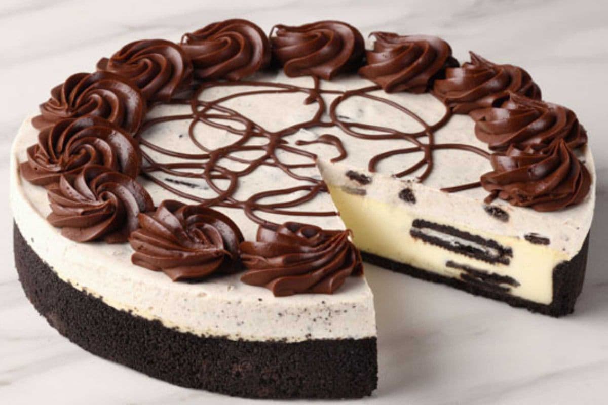 OREO®Cookies and Cream Cheesecake (Frozen) (14 pc)