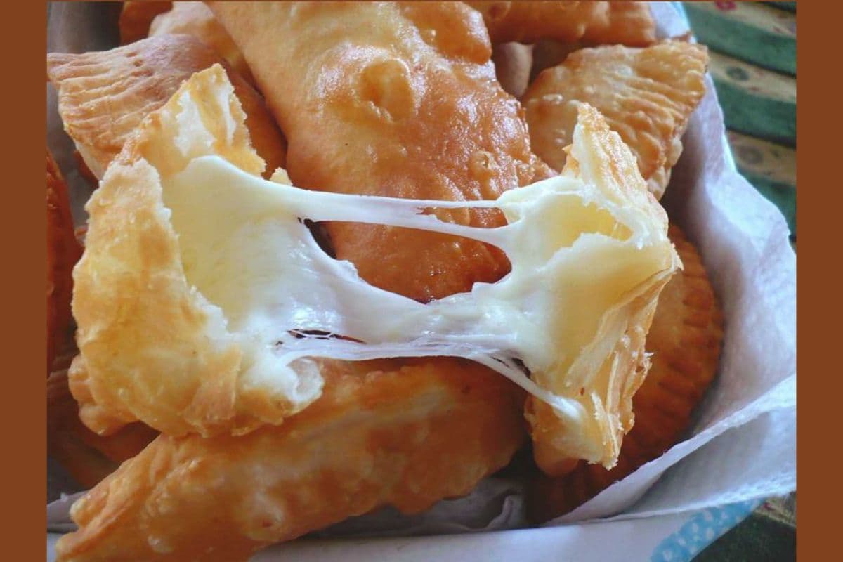 Combo #1 - 2 Empanadas de Queso con 1 Soft Drink