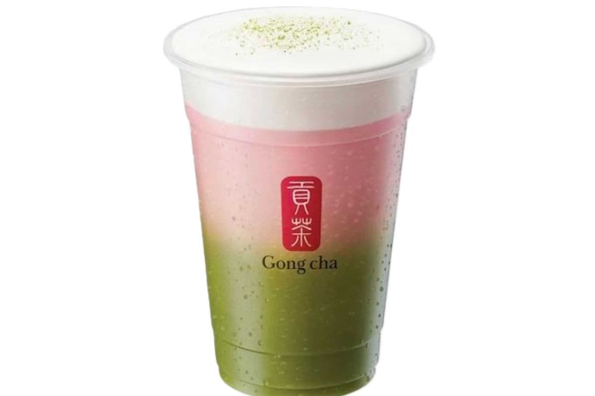 Strawberry Matcha w Milk Foam