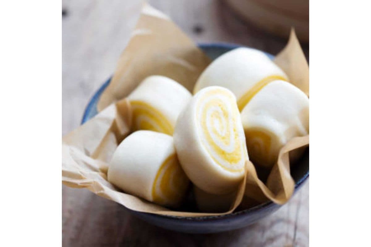 Steamed Coconut Sesame Buns (4 pcs)